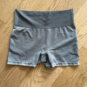 Outdoor Voices SeamlessSmooth 4.5" Short